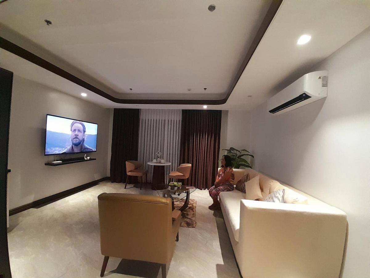One Euphoria Prime Suite Hotel Angeles Eksteriør bilde